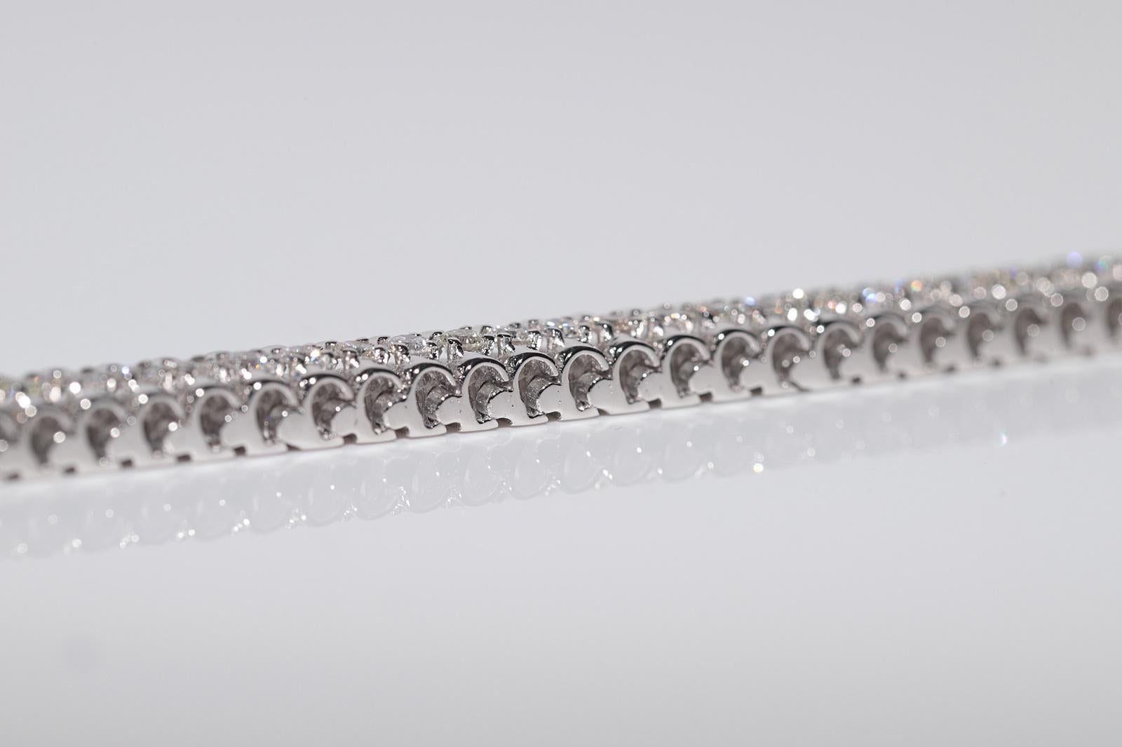 Vintage Circa 1990er Jahre 18k Gold Natürliches Diamant-Tennisarmband mit Dekoration im Angebot 6