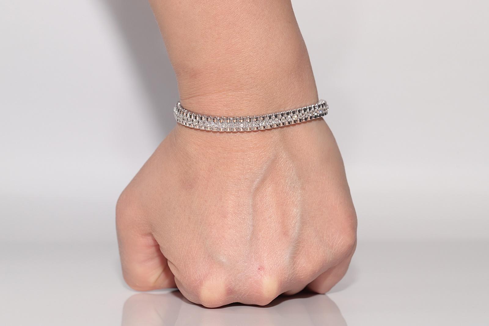 Vintage Circa 1990er Jahre 18k Gold Natürliches Diamant-Tennisarmband mit Dekoration im Angebot 11
