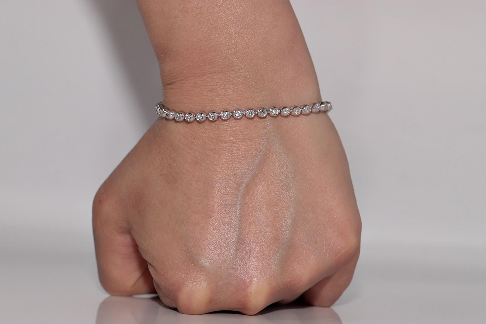 Vintage Circa 1990er Jahre 18k Gold Natürliches Diamant-Tennisarmband mit Dekoration (Retro) im Angebot