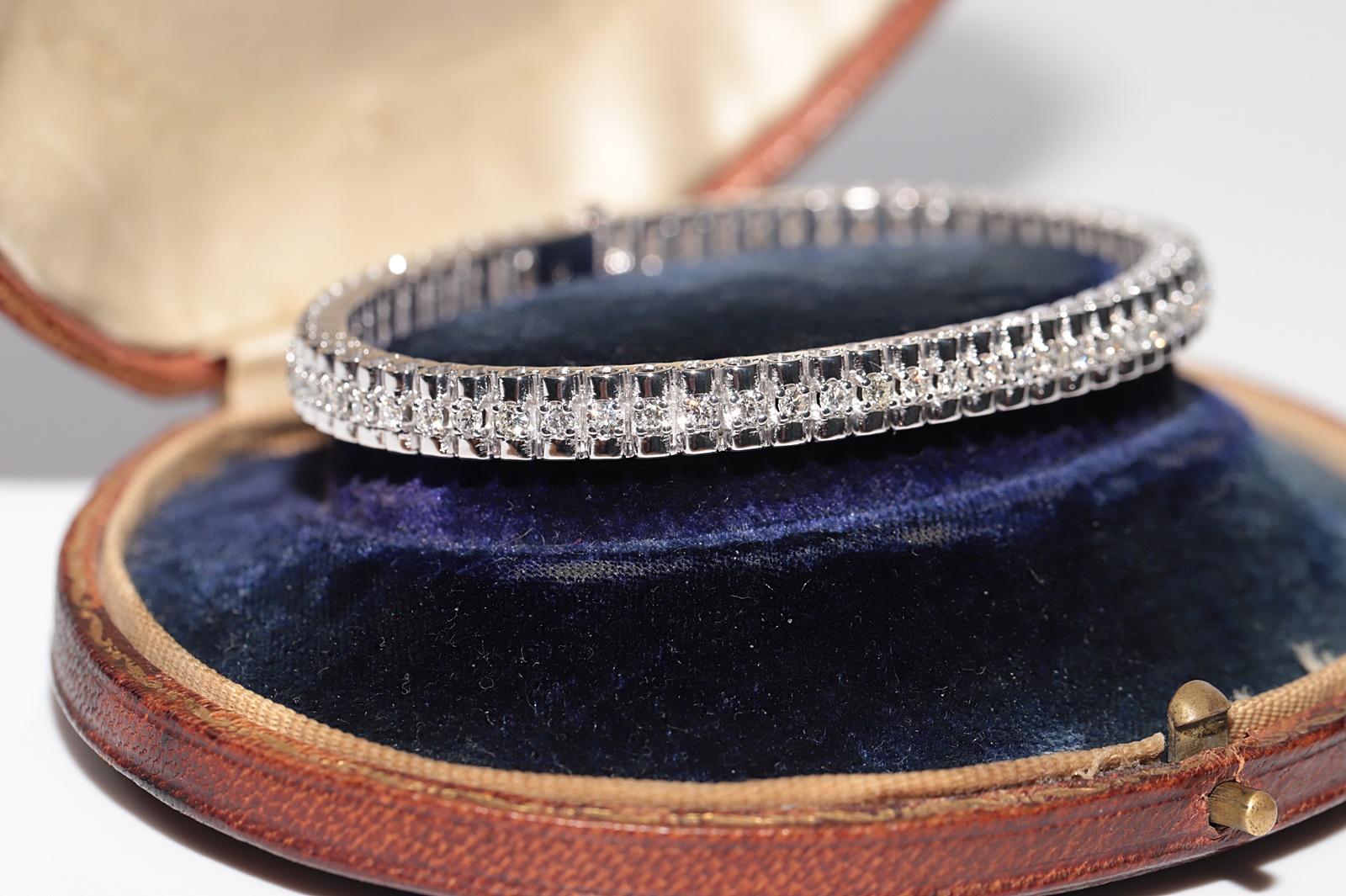 Vintage Circa 1990er Jahre 18k Gold Natürliches Diamant-Tennisarmband mit Dekoration (Brillantschliff) im Angebot