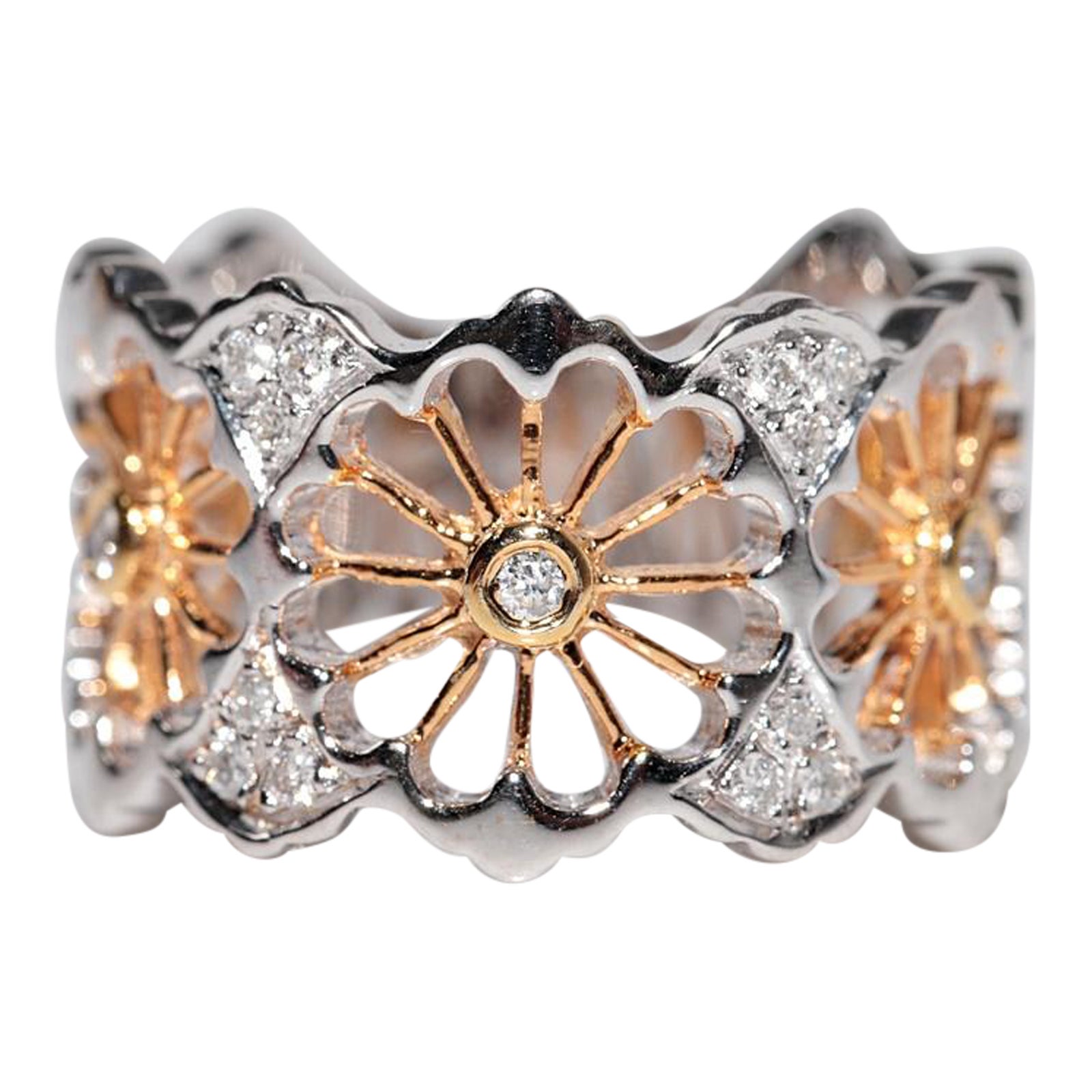 Anello d
oro naturale decorato con diamanti naturali, vintage CIRCA gli anni
90