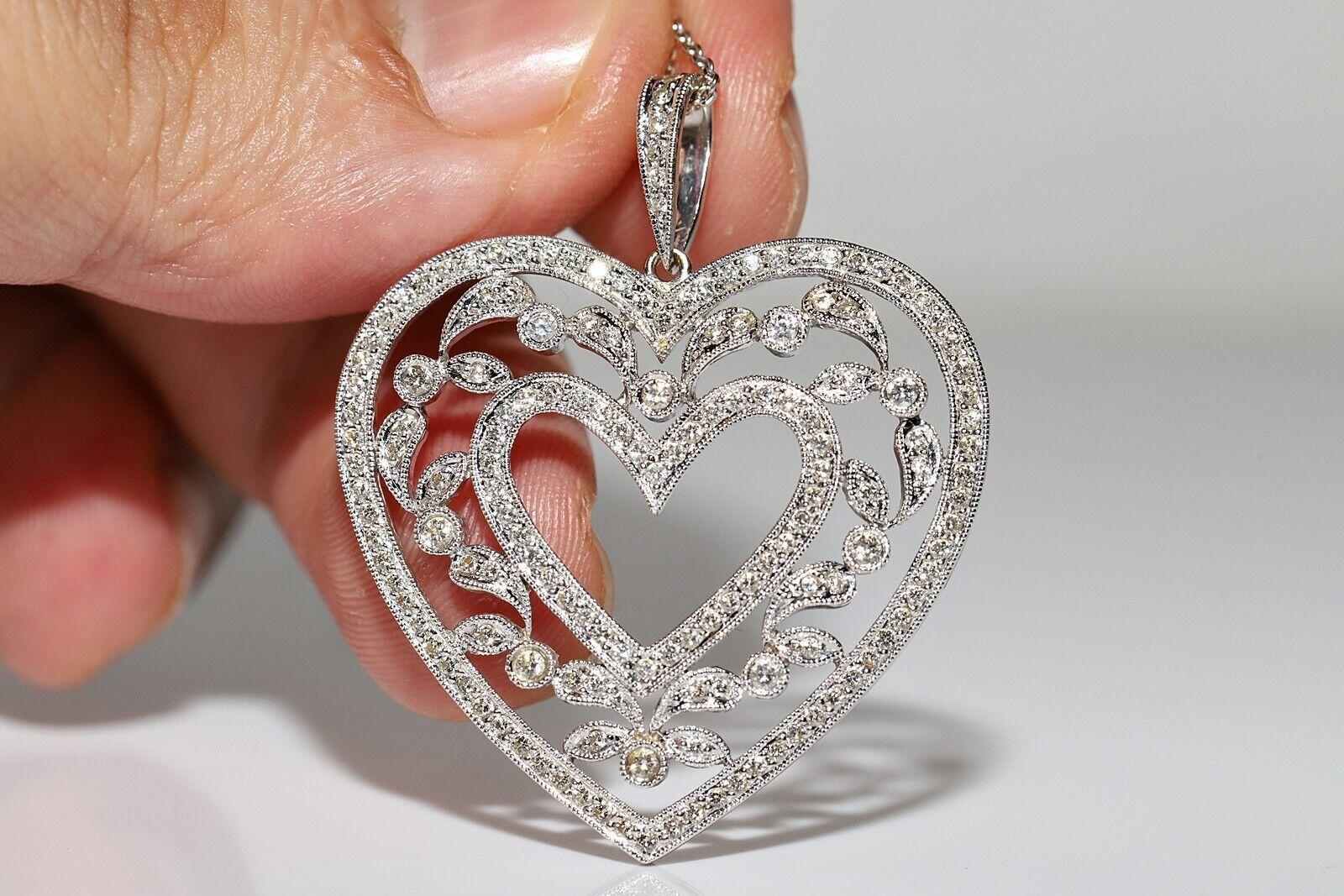 In very good condition.
Total weight is 9.6 grams.
Totally is diamond about 4 carat.
The diamond is has F color and vvs-vs clarity.
Total length is chain 40 cm.
Please contact for any questions.
