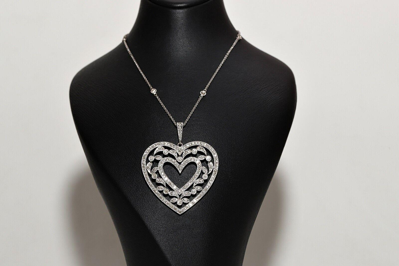 Vintage Circa 1990s 18k Gold Natural Diamond Heart Pendant Necklace In Good Condition For Sale In Fatih/İstanbul, 34