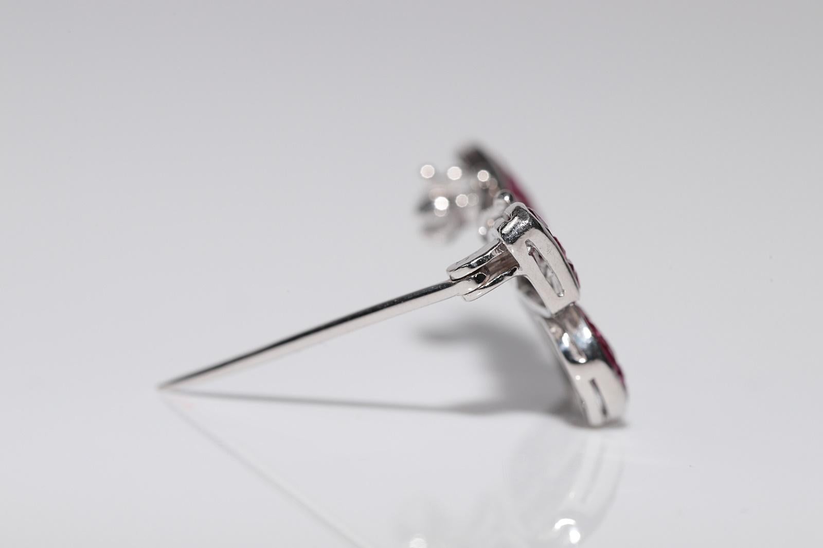 Vintage Circa 1990s 18k Gold Natural Diamond Princess cut Ruby Butterfly Brooch In Good Condition For Sale In Fatih/İstanbul, 34