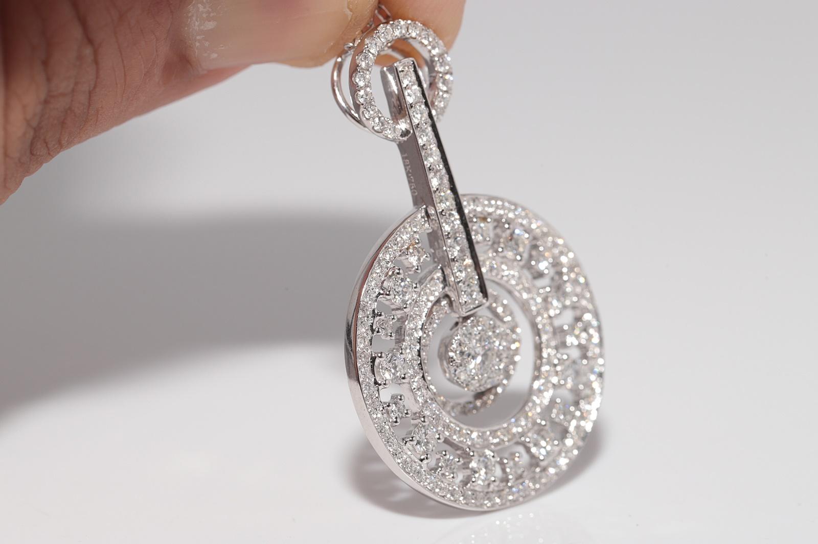 Vintage CIRCA 1990s 18k Gold Natürliche Diamant Runde Design Anhänger Halskette im Angebot 4