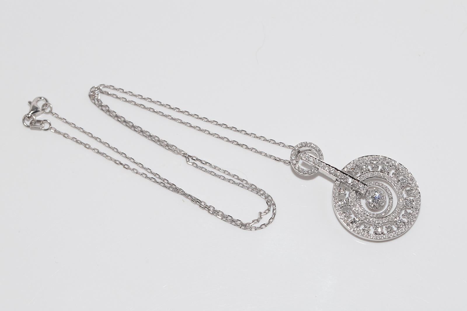 Vintage CIRCA 1990s 18k Gold Natürliche Diamant Runde Design Anhänger Halskette im Angebot 9