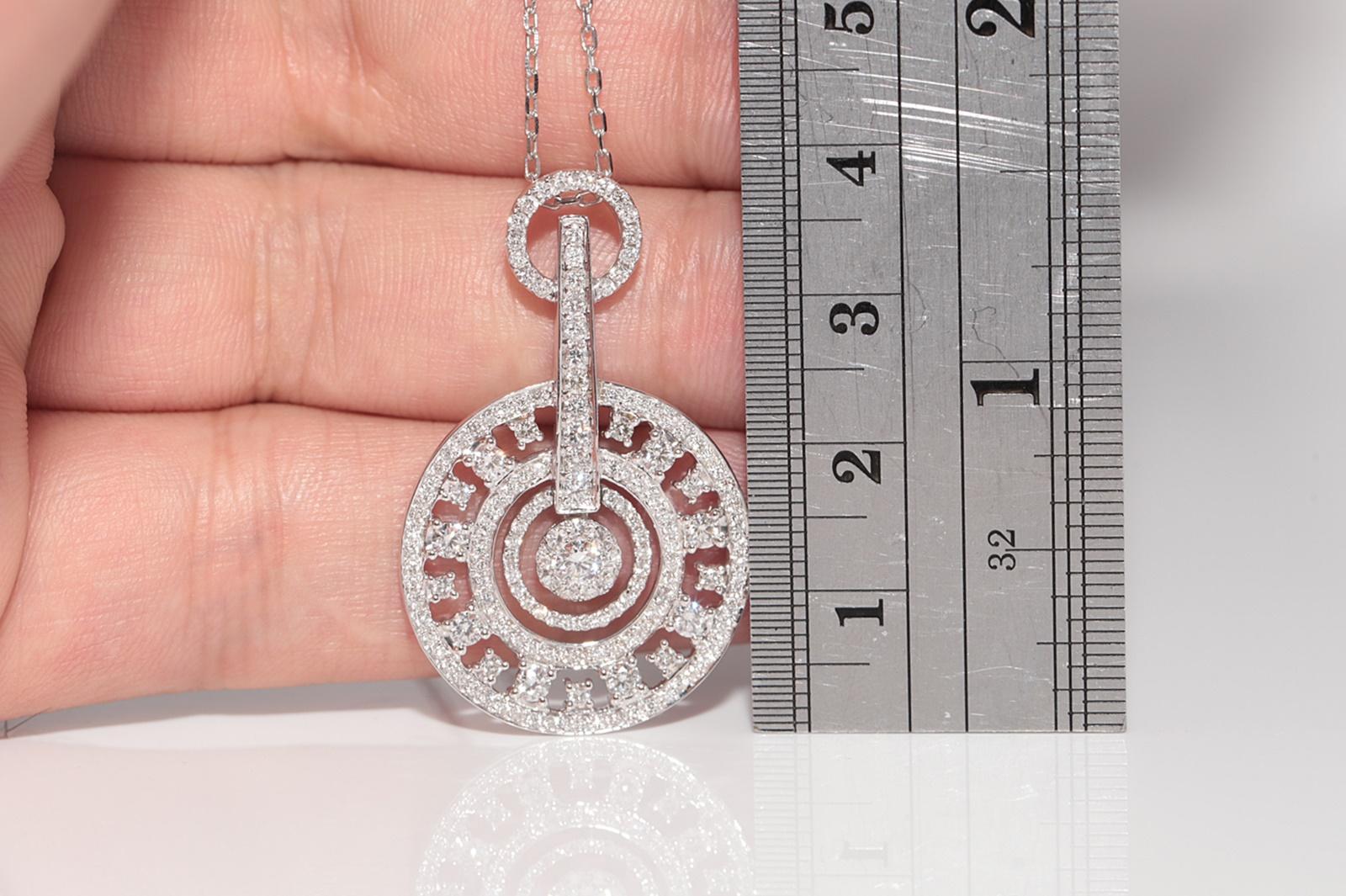 In sehr gutem Zustand.
Das Gesamtgewicht beträgt 8,8 Gramm.
Insgesamt ist der Diamant 2 ct.
Der Diamant hat die Farbe F und die Reinheit vvs1-vs1.
Die Gesamtlänge der Kette beträgt 42 cm.
Bitte kontaktieren Sie uns bei Fragen.