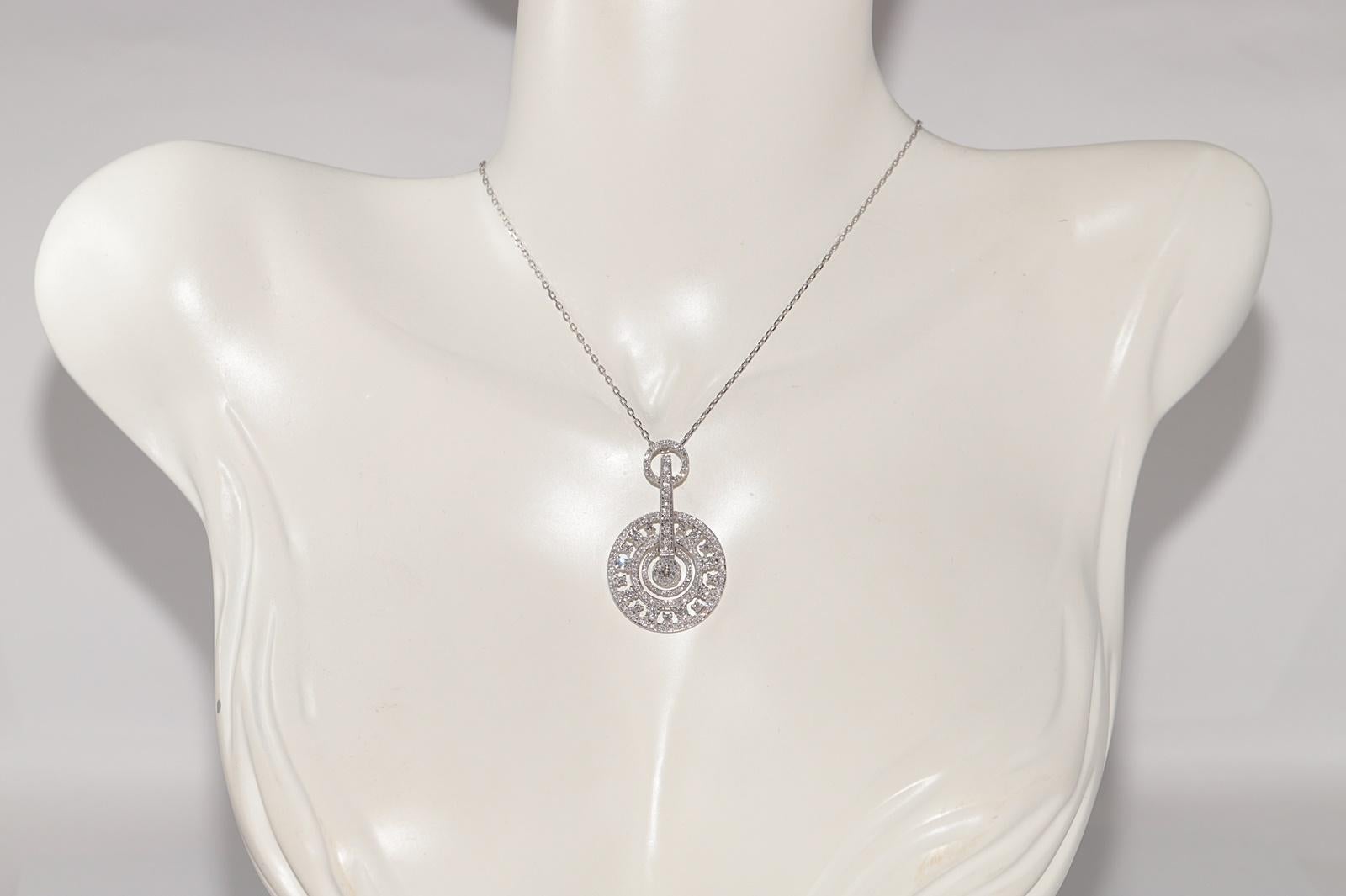 Vintage CIRCA 1990s 18k Gold Natürliche Diamant Runde Design Anhänger Halskette (Brillantschliff) im Angebot