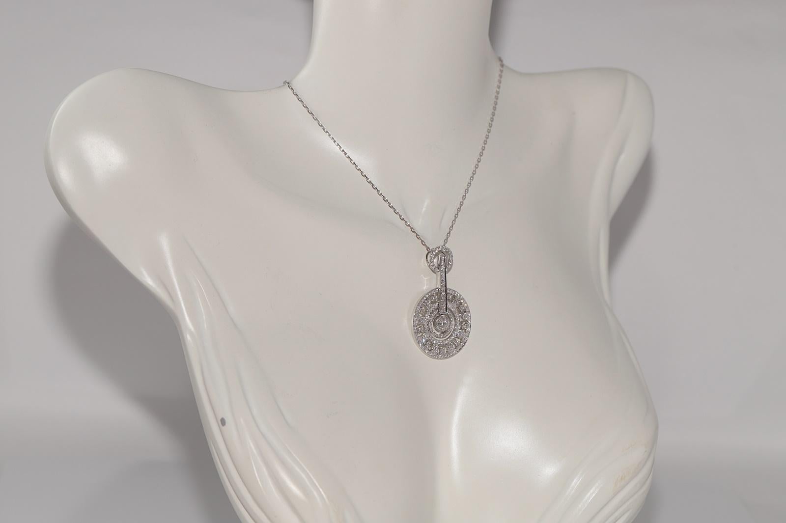 Vintage CIRCA 1990s 18k Gold Natürliche Diamant Runde Design Anhänger Halskette Damen im Angebot