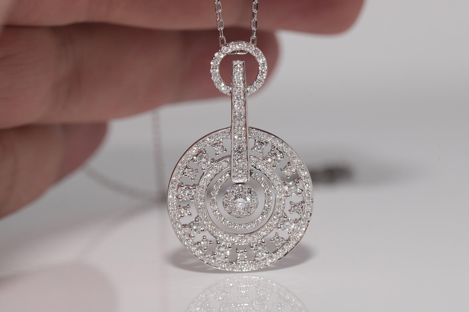 Vintage CIRCA 1990s 18k Gold Natürliche Diamant Runde Design Anhänger Halskette im Angebot 1