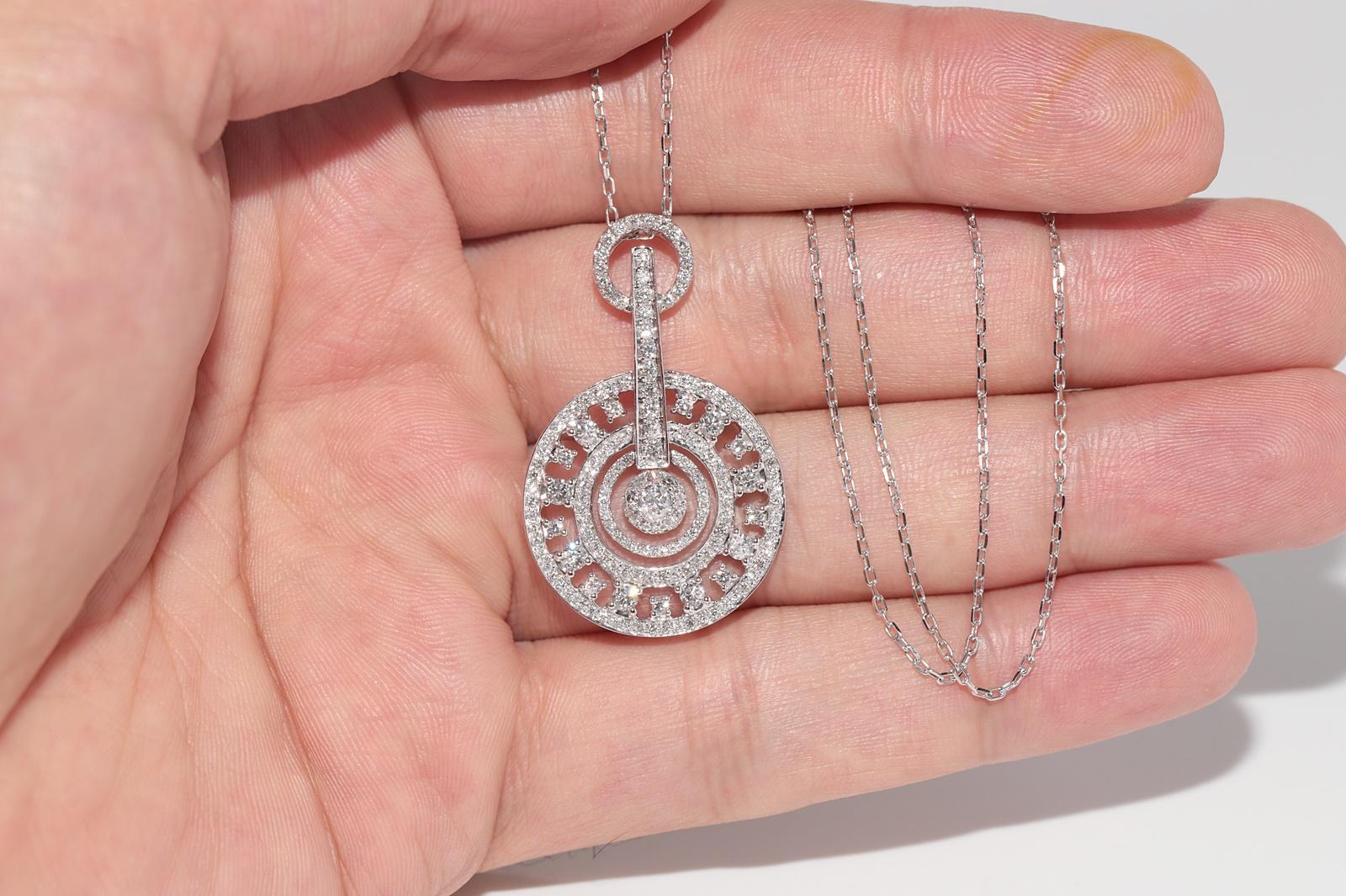 Vintage CIRCA 1990s 18k Gold Natürliche Diamant Runde Design Anhänger Halskette im Angebot 3