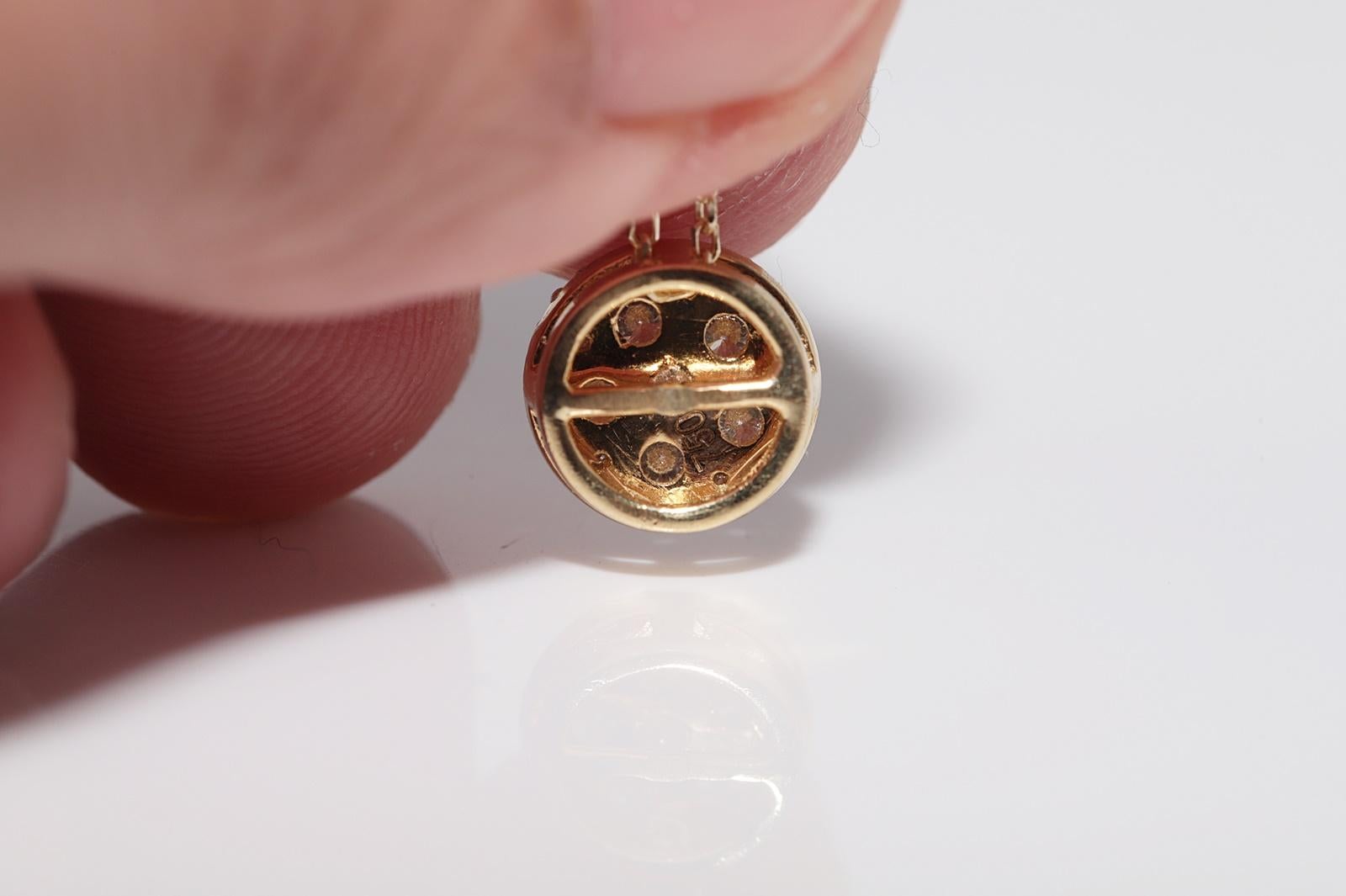 Vintage Circa 1990s 18k Gold Natural Diamond Round Style Pendant Necklace For Sale 4