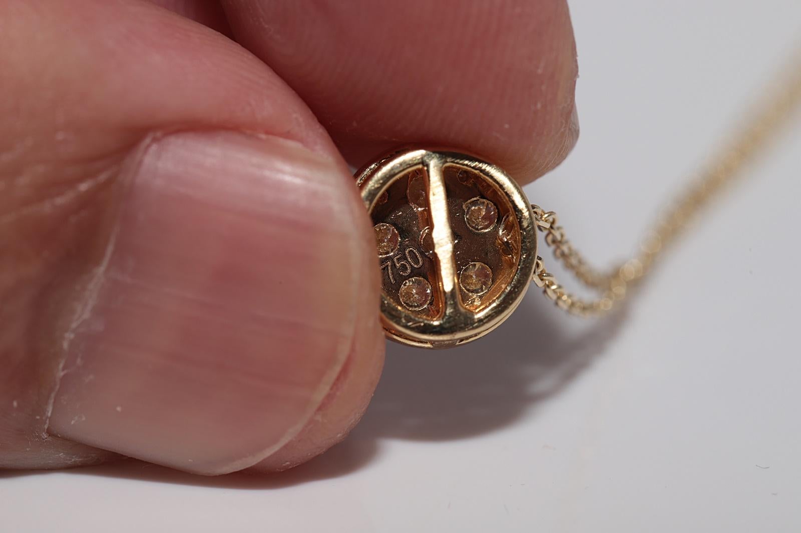 Vintage Circa 1990s 18k Gold Natural Diamond Round Style Pendant Necklace For Sale 5