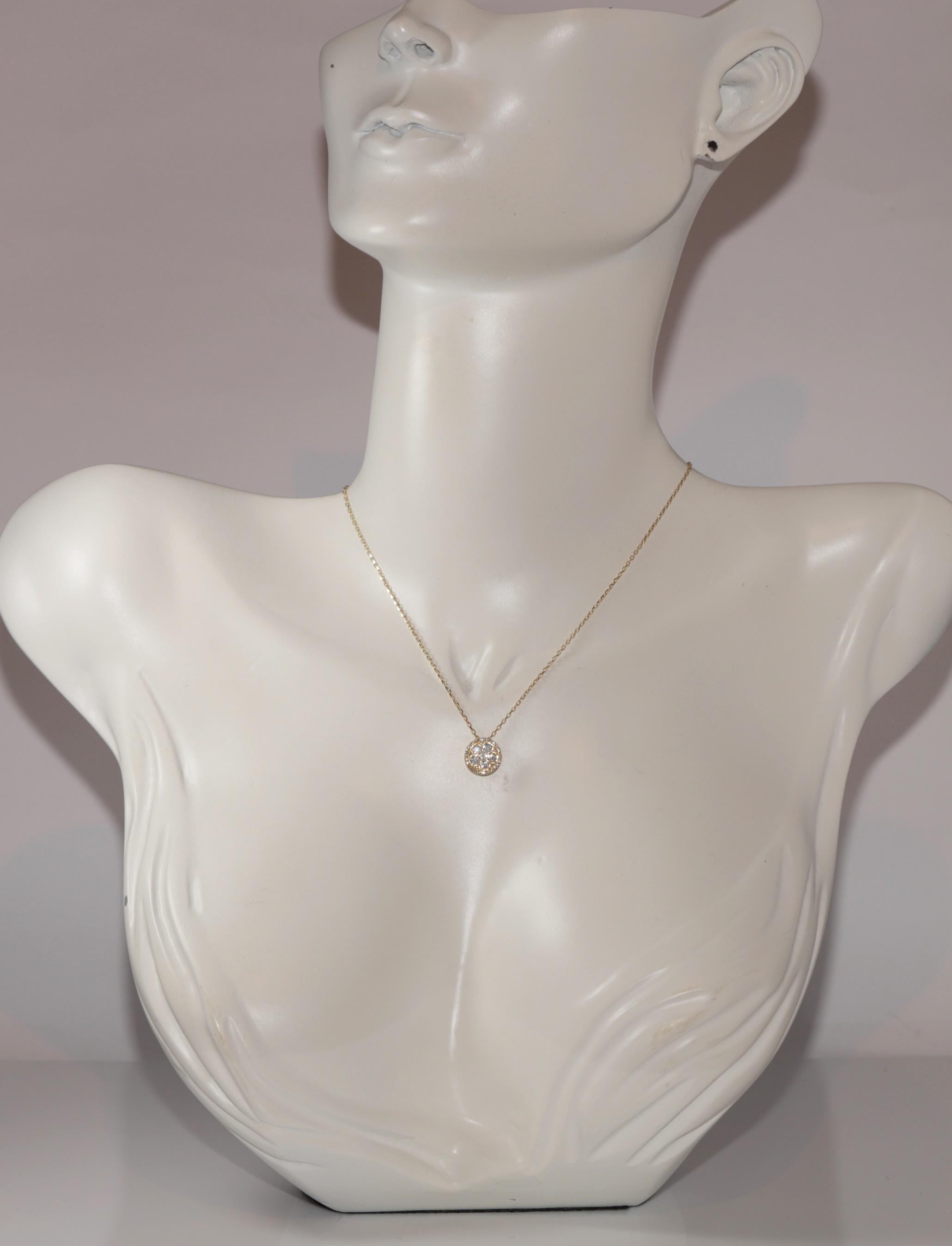 In very good condition.
Total weight is 3.4 grams.
Totally is diamond 0.60 ct.
The diamond is has G color and vvs-vs clarity.
Total lenght is chain 42 cm.
Please contact for any questions.