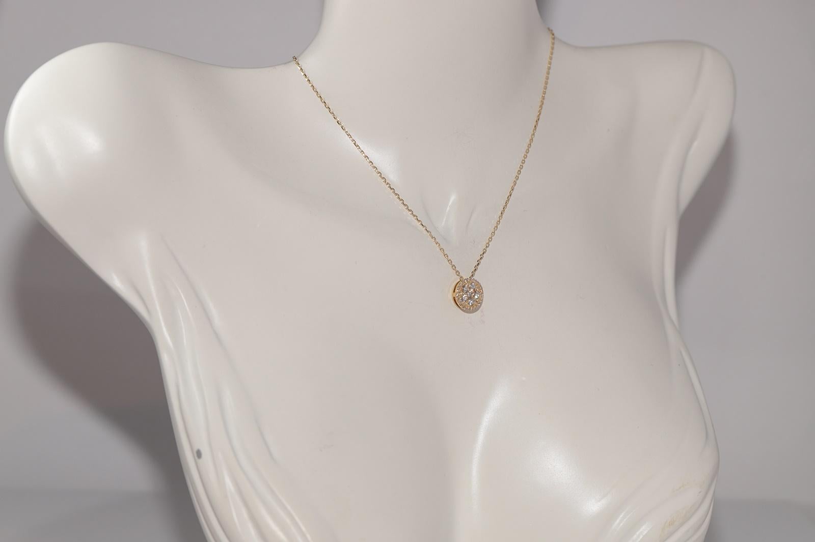 Women's Vintage Circa 1990s 18k Gold Natural Diamond Round Style Pendant Necklace For Sale