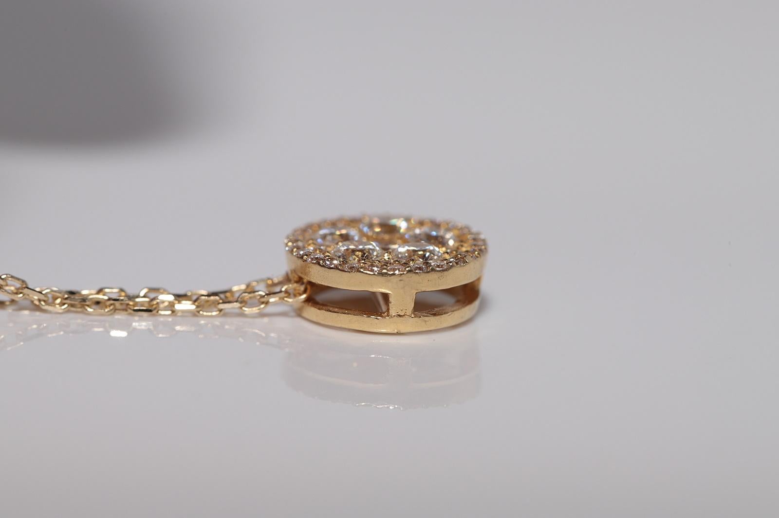 Vintage Circa 1990s 18k Gold Natural Diamond Round Style Pendant Necklace For Sale 3