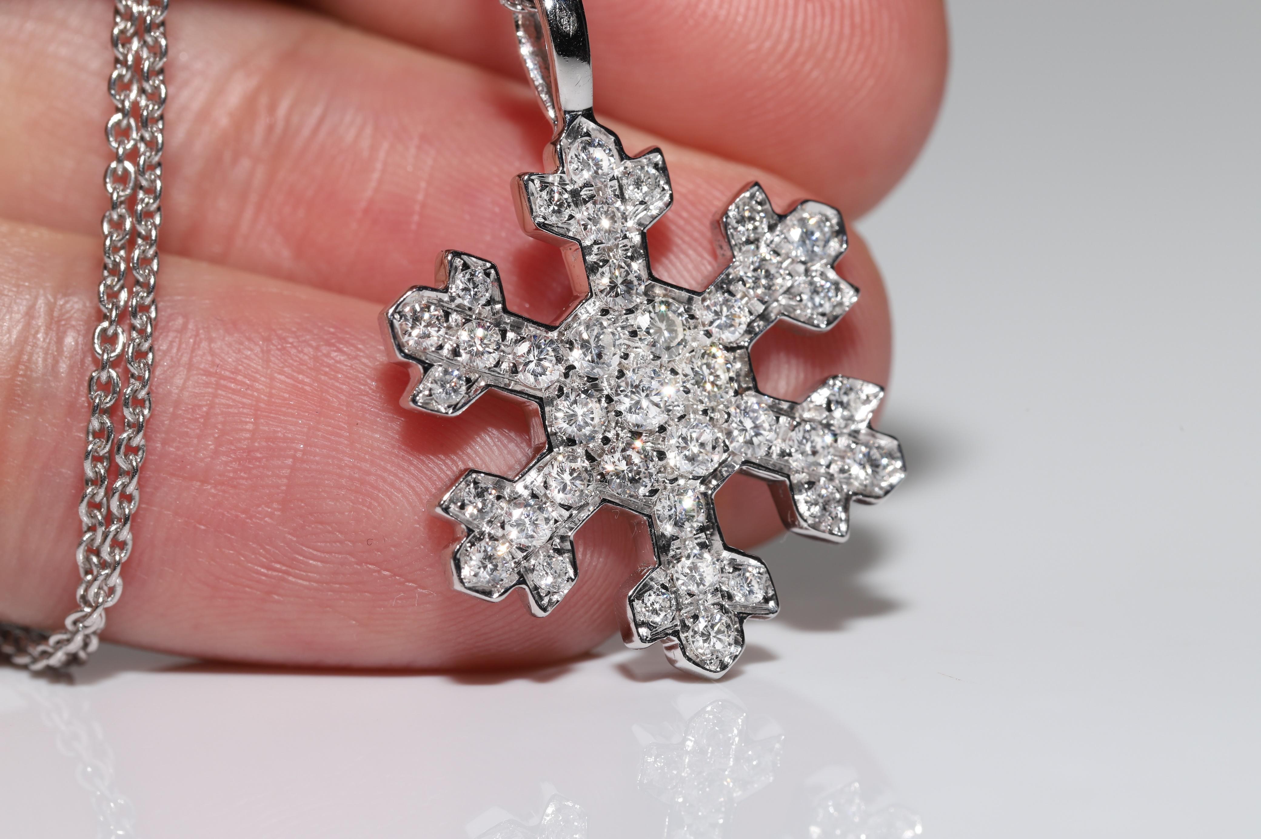 Women's Vintage Circa 1990s 18k Gold Natural Diamond Snowflake Style Pendant Necklace  For Sale