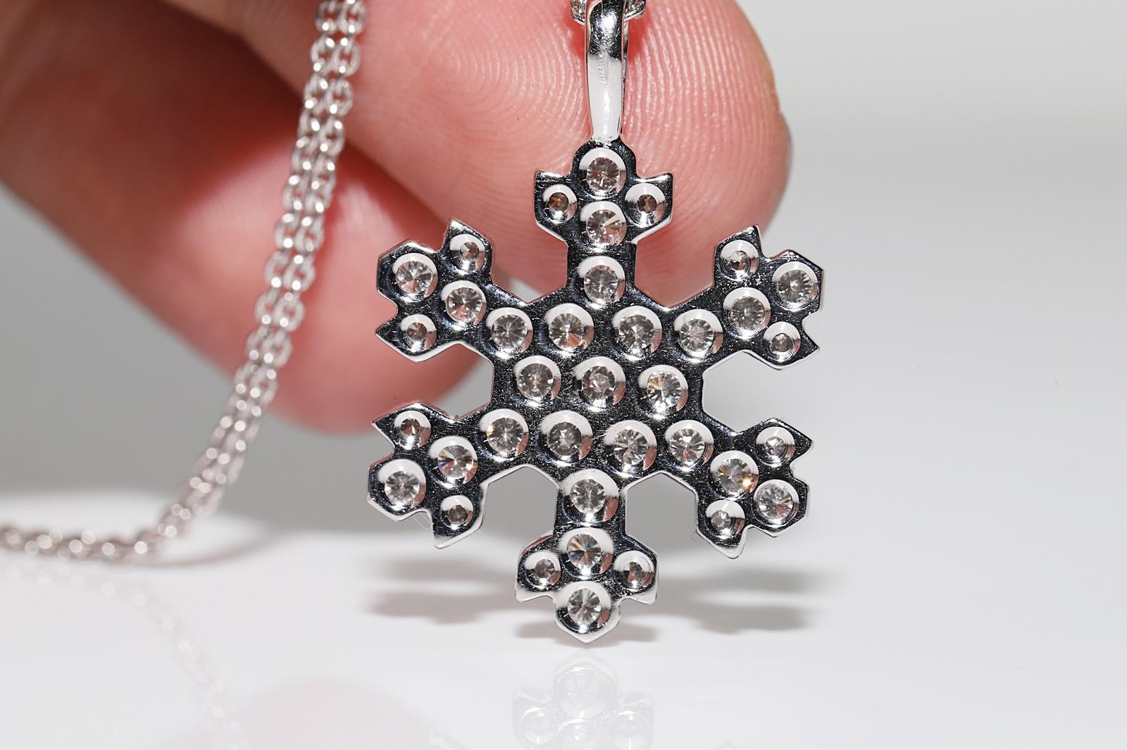 Vintage Circa 1990s 18k Gold Natural Diamond Snowflake Style Pendant Necklace  For Sale 1