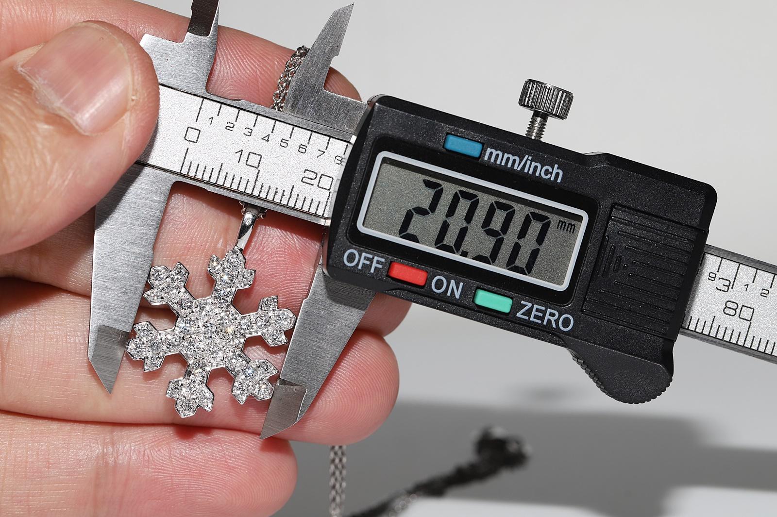 Vintage CIRCA 1990er Jahre 18k Gold Natural Diamond Snowflake Style Anhänger Halskette im Angebot 3