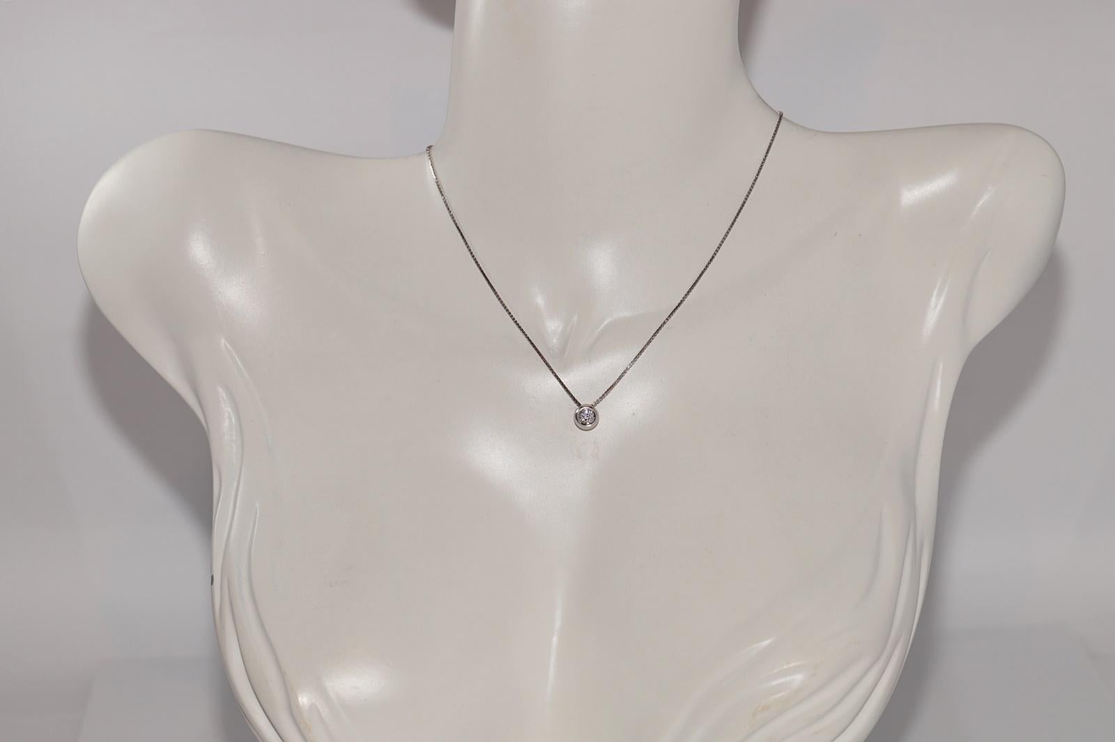 En muy buen estado.
El peso total es de 3,1 gramos.
Totalmente es diamante 0,25 ct.
El diamante es de color F y claridad vs.
La longitud total de la cadena es de 43 cm.
Ponte en contacto para cualquier pregunta.