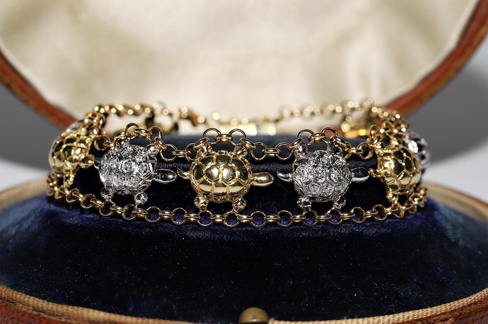 Women's Vintage Circa 1990s 18k Gold Natural Diamond Turtle Decorated Bracelet For Sale