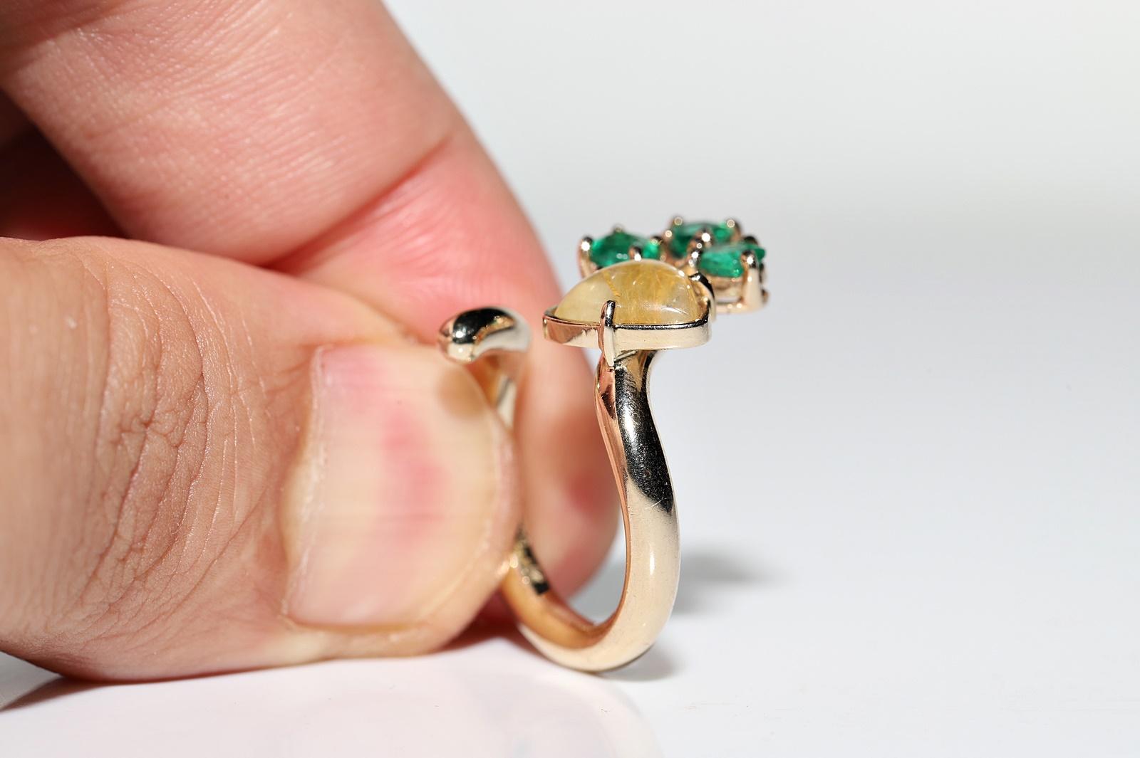 Vintage Circa 1990s 18k Gold Natural Emerald And Rutille Quartz Decorated Ring  For Sale 4