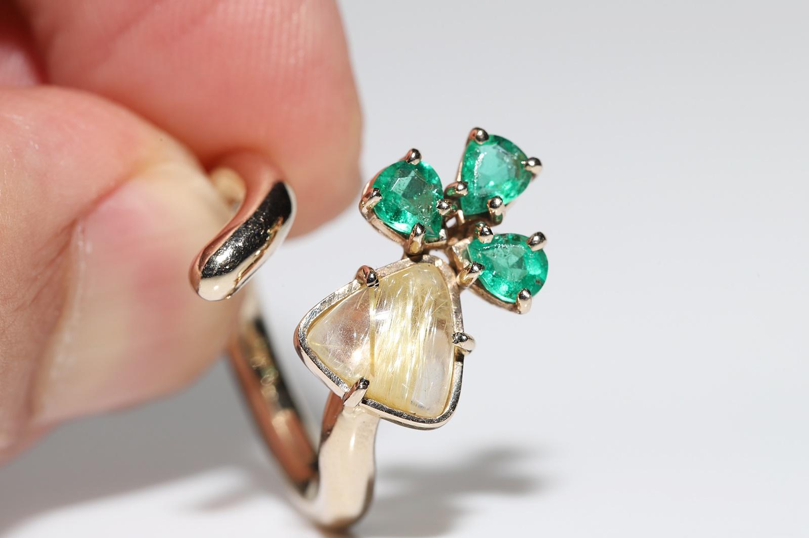 Vintage Circa 1990s 18k Gold Natural Emerald And Rutille Quartz Decorated Ring  For Sale 6
