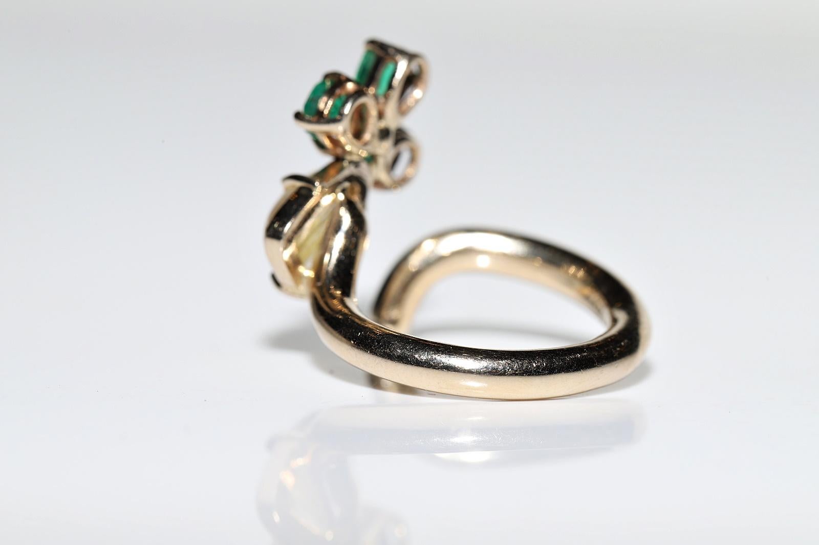 Vintage Circa 1990s 18k Gold Natural Emerald And Rutille Quartz Decorated Ring  For Sale 8