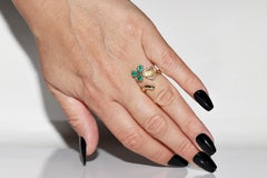 Vintage Circa 1990s 18k Gold Natural Emerald And Rutille Quartz Decorated Ring