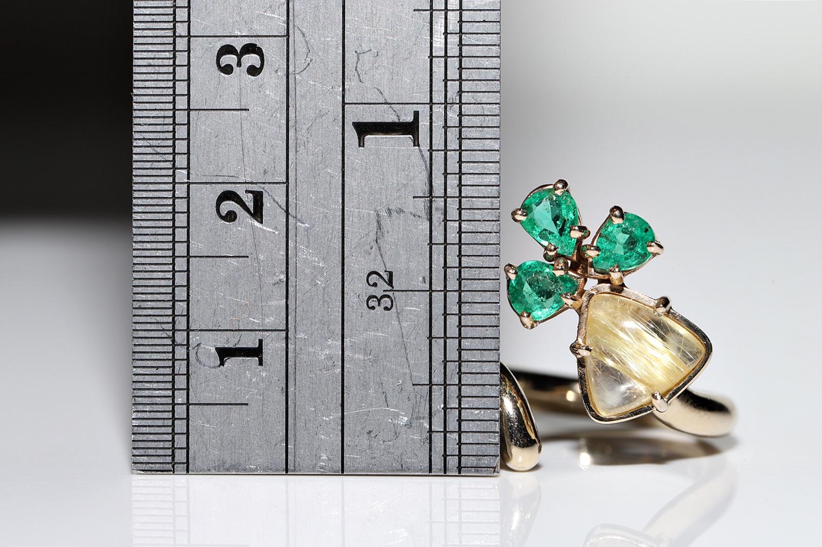 Vintage Circa 1990s 18k Gold Natural Emerald And Rutille Quartz Decorated Ring  For Sale 1
