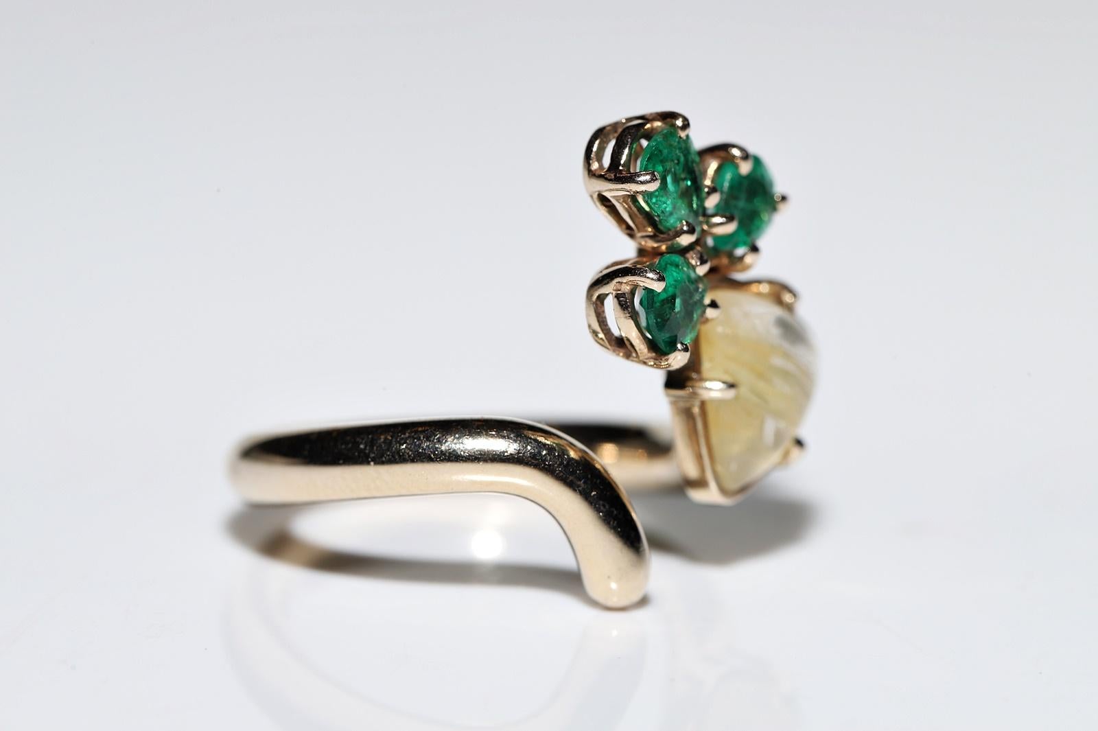 Vintage Circa 1990s 18k Gold Natural Emerald And Rutille Quartz Decorated Ring  For Sale 2