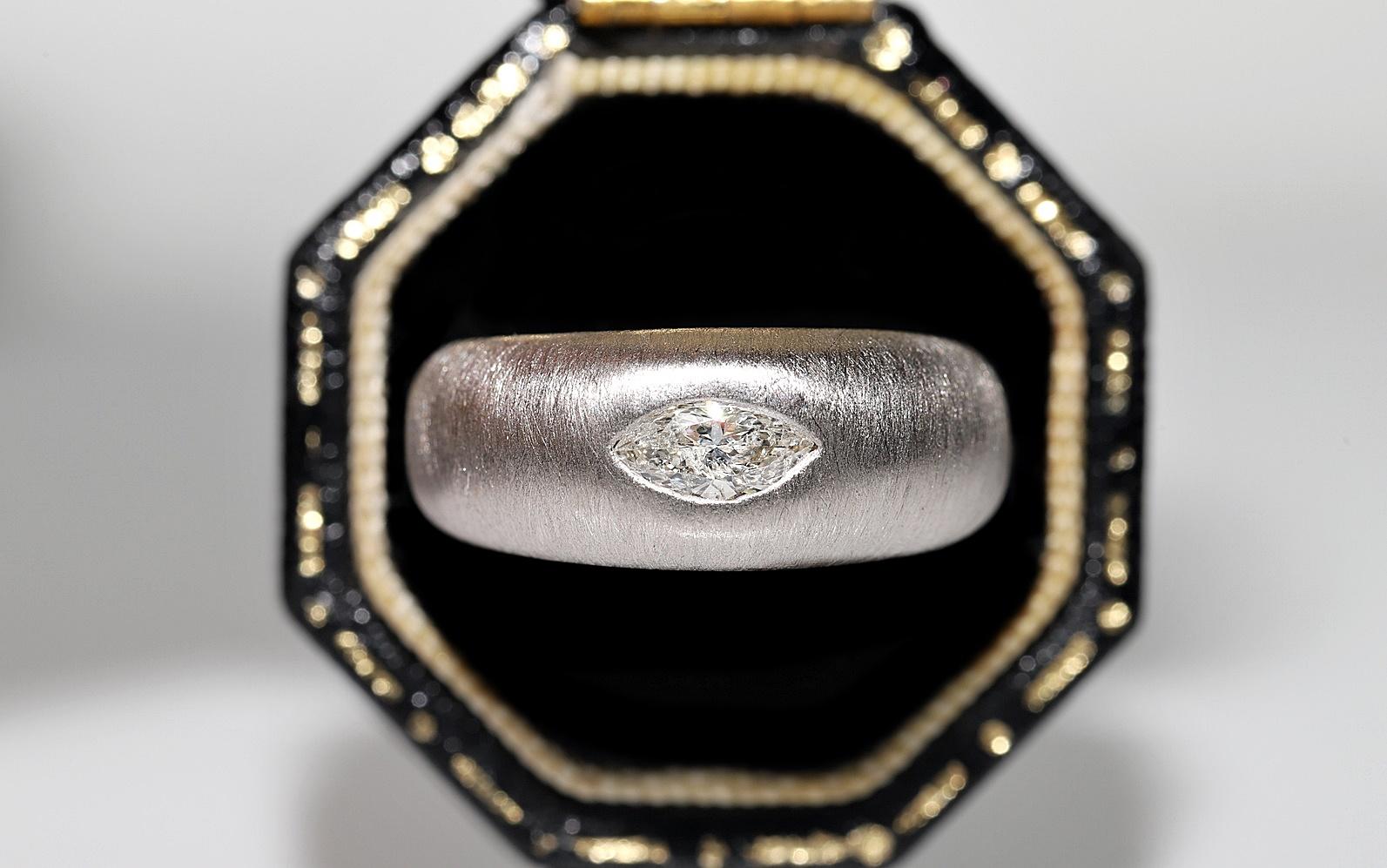 Vintage Circa 1990 Bague solitaire en or 18k avec diamant naturel taillé en marquise en vente 8