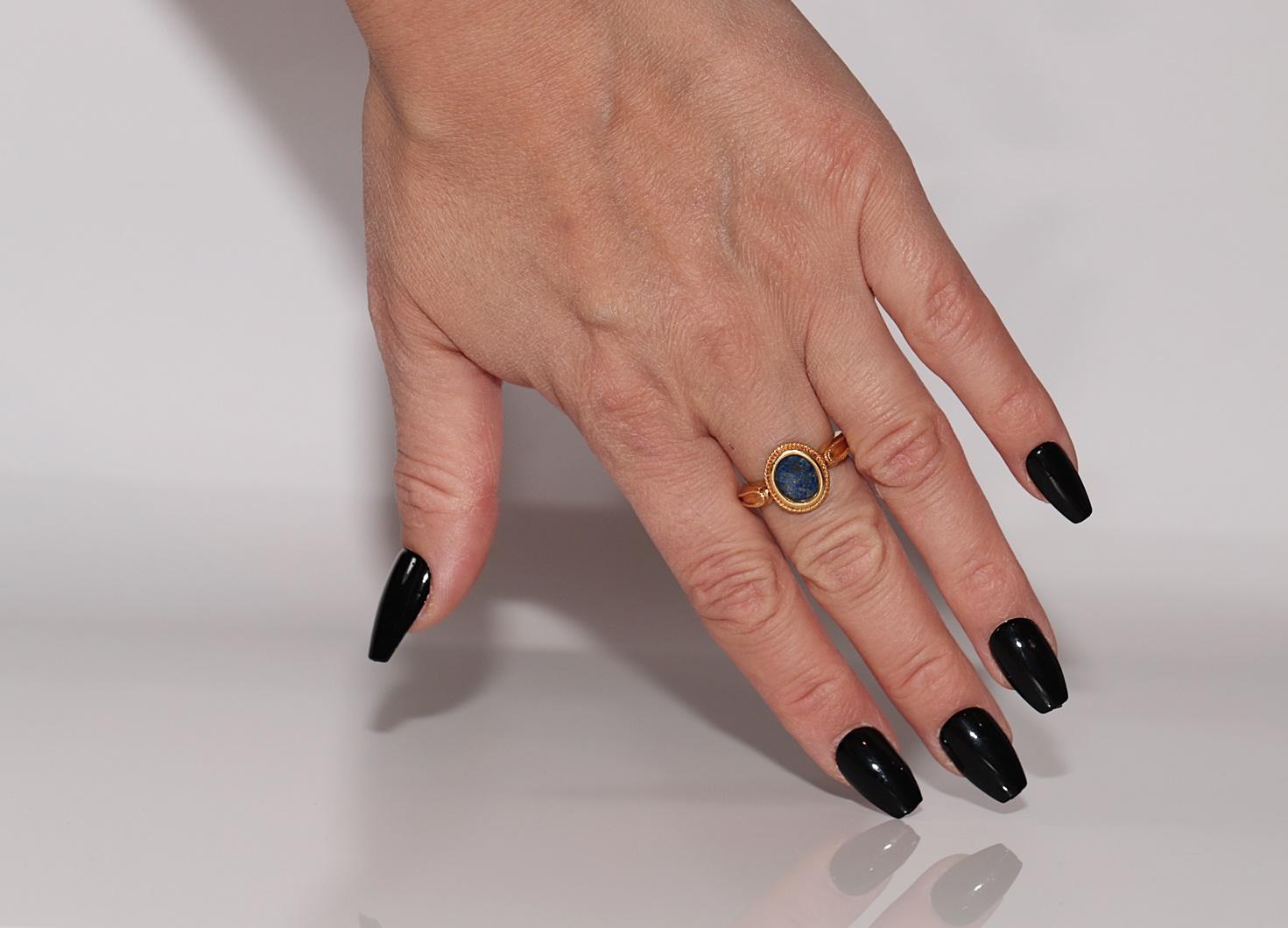 In sehr gutem Zustand.
Das Gesamtgewicht beträgt 5.2 Gramm.
Ringgröße ist US 7.4
Wir können jede Größe herstellen.
Die Box ist nicht enthalten.
Bitte kontaktieren Sie uns bei Fragen.