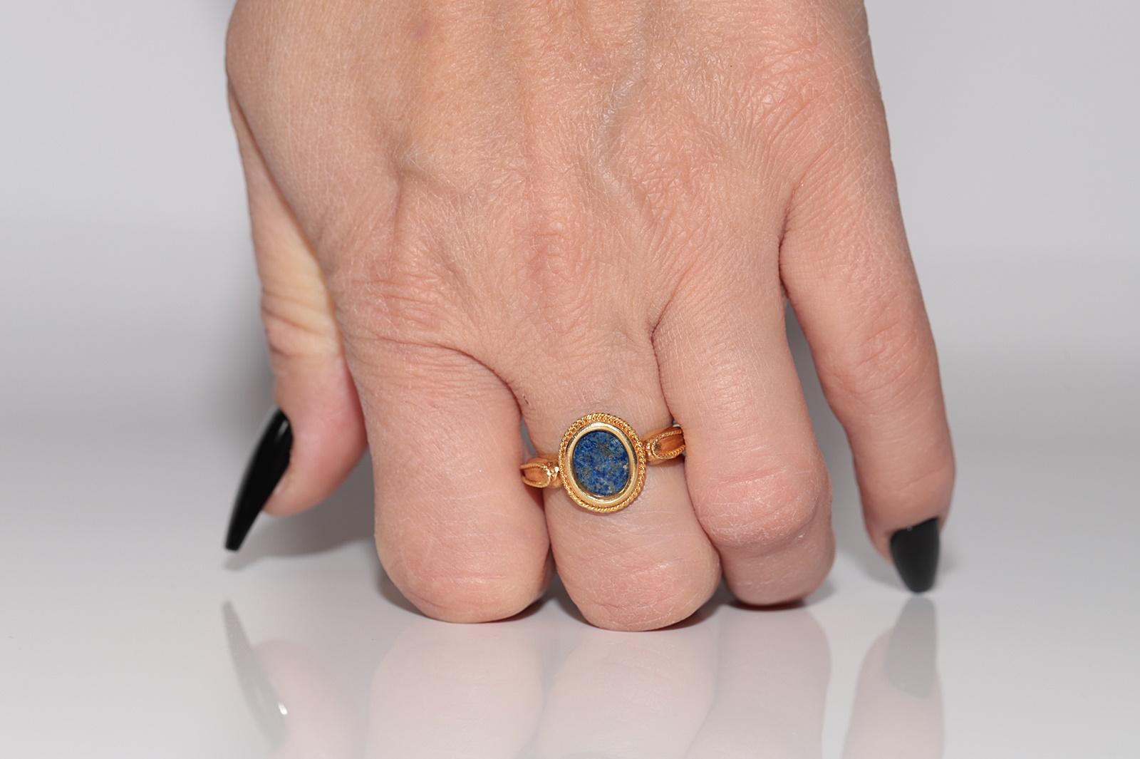 Vintage Circa 1990er Jahre 18k Gold Natur Ovalschliff Vintage  Lapis verzierter Solitär-Ring (Retro) im Angebot