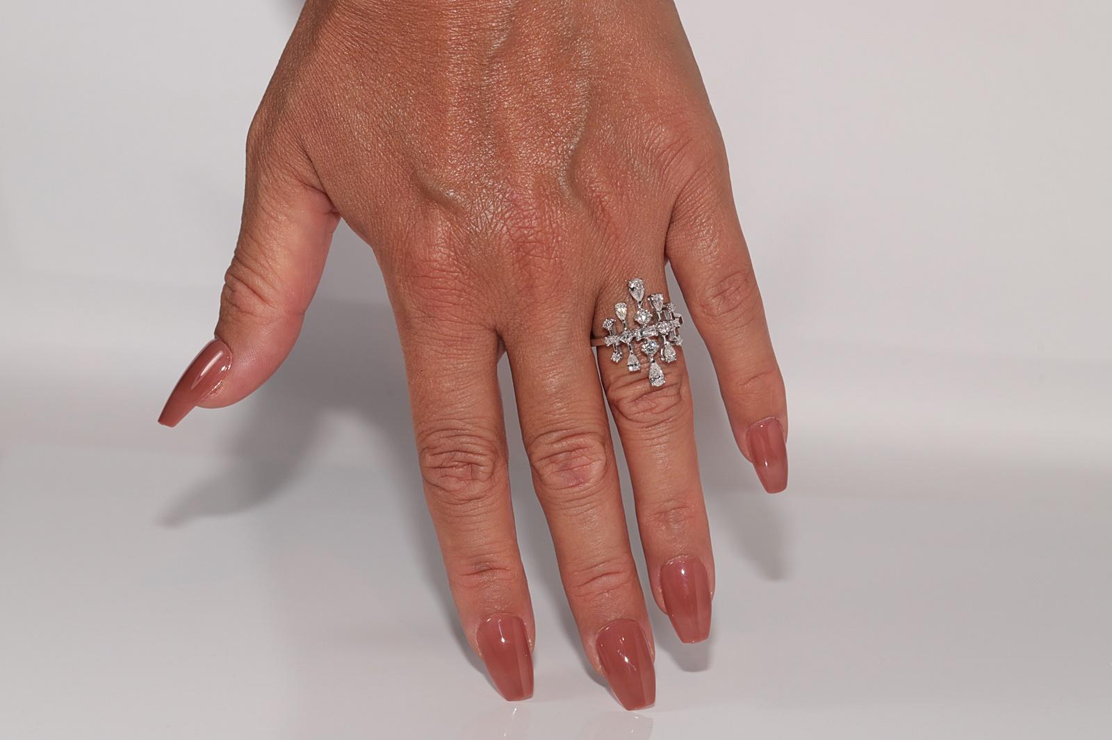 Vintage Circa 1990s 18k Gold Natural Pear Cut And Baguette Cut Diamond Ring For Sale 8