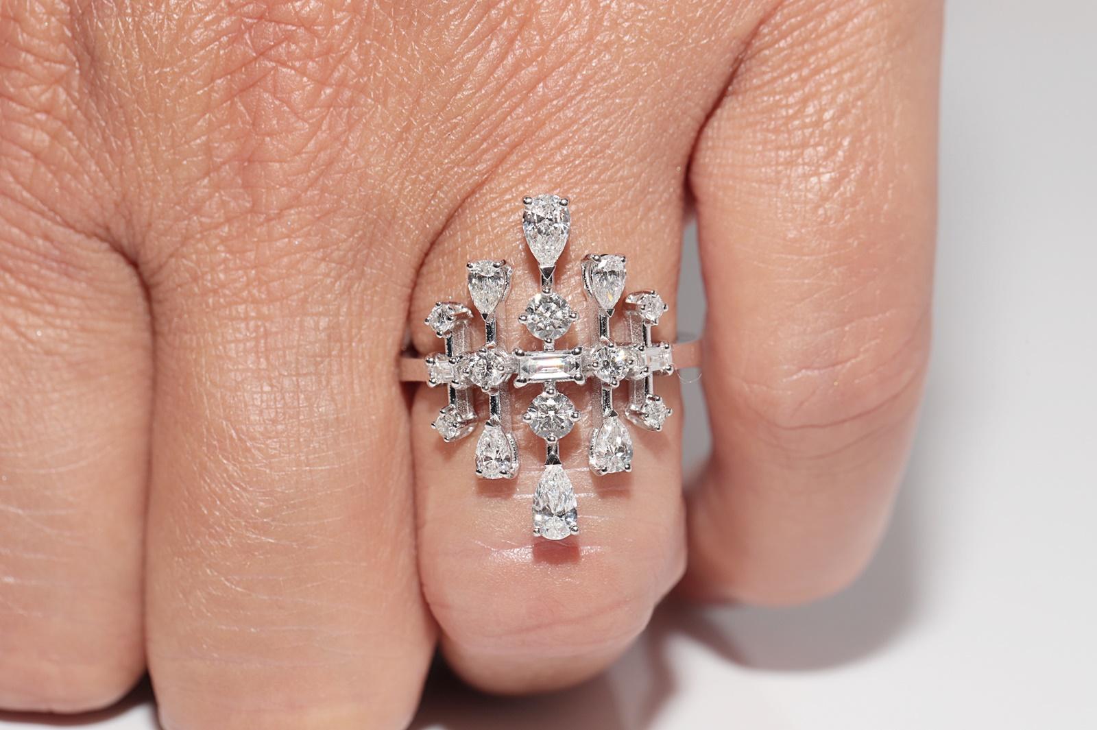 Vintage Circa 1990s 18k Gold Natural Pear Cut And Baguette Cut Diamond Ring For Sale 10