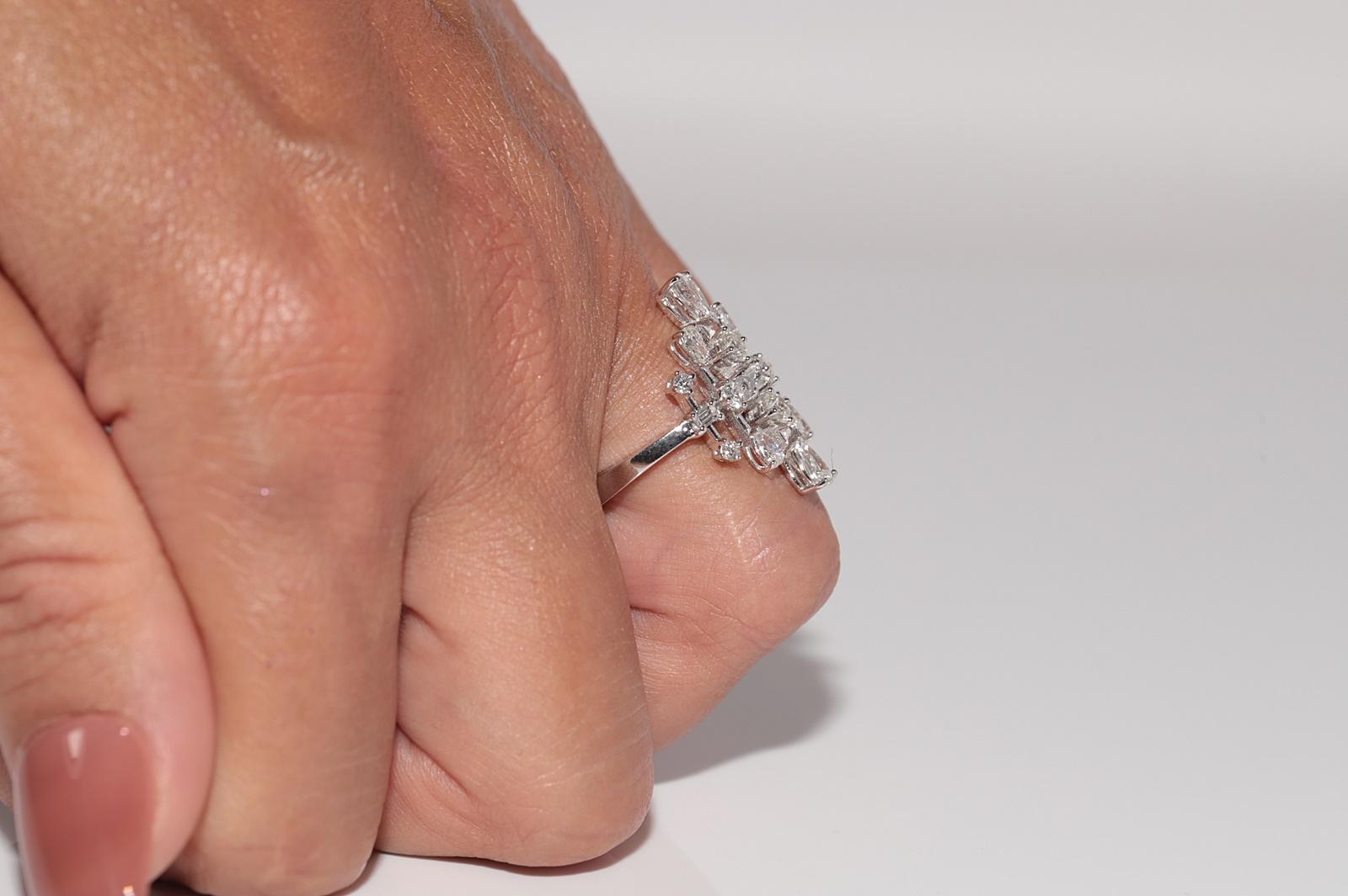 Vintage Circa 1990s 18k Gold Natural Pear Cut And Baguette Cut Diamond Ring For Sale 11