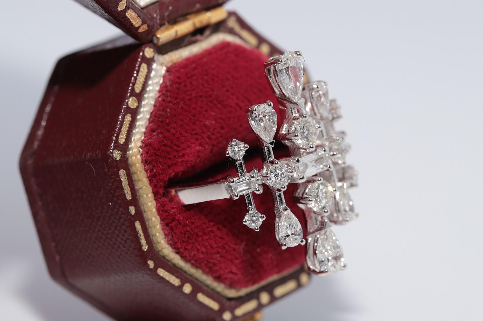 Artisan Vintage Circa 1990s 18k Gold Natural Pear Cut And Baguette Cut Diamond Ring For Sale