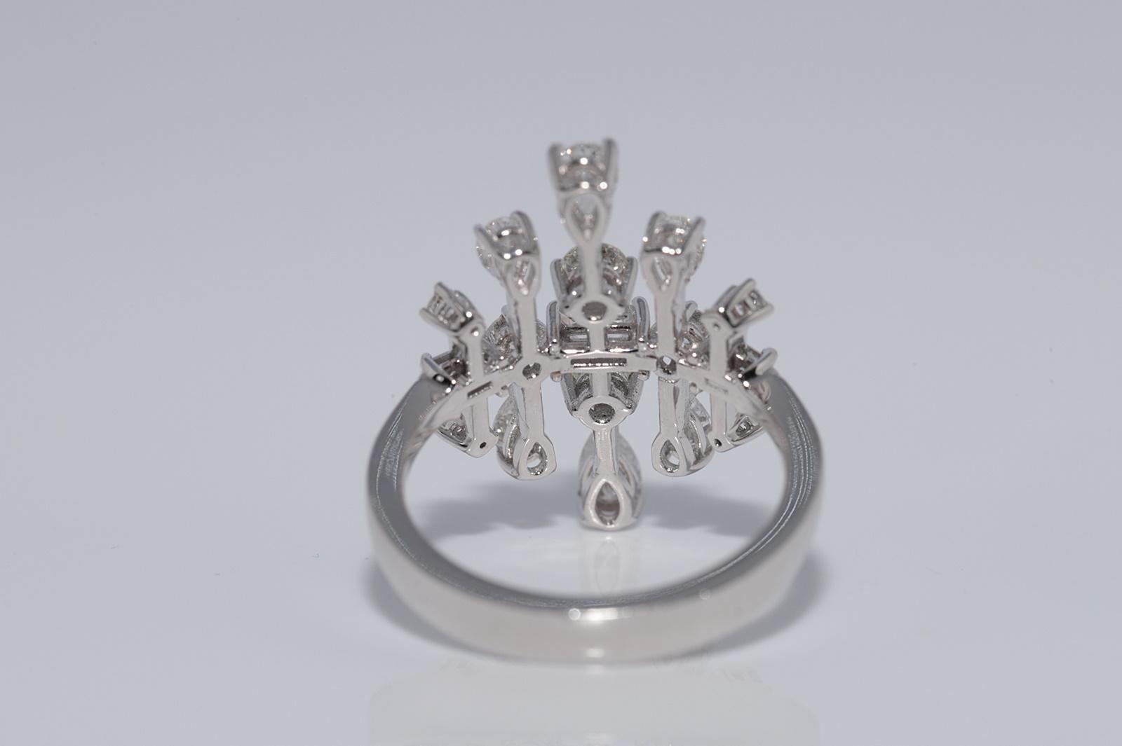 Vintage Circa 1990s 18k Gold Natural Pear Cut And Baguette Cut Diamond Ring For Sale 4