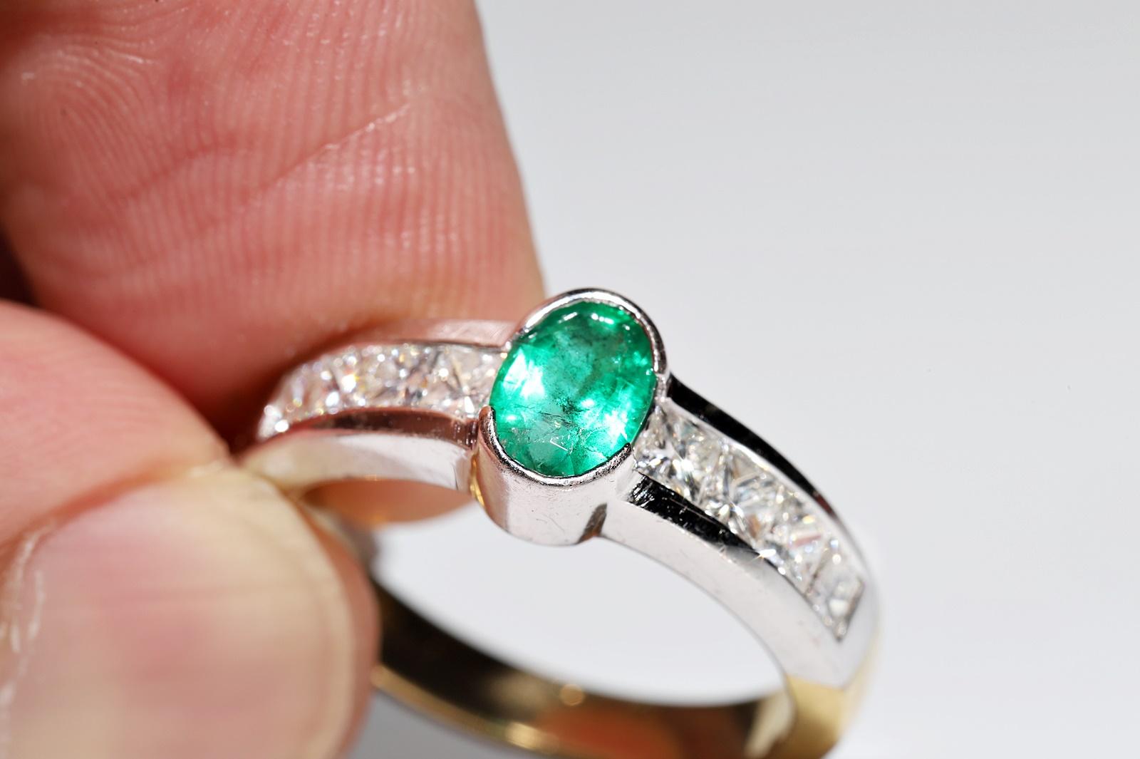 Vintage Circa 1990s 18K Gold Natural Princess Cut Diamond And  Emerald Ring en venta 5