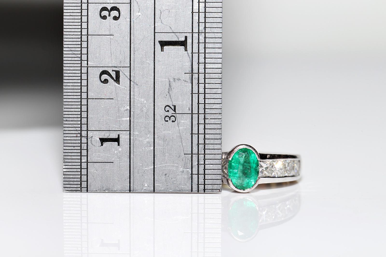 Vintage Circa 1990s 18K Gold Natural Princess Cut Diamond And  Emerald Ring en venta 7