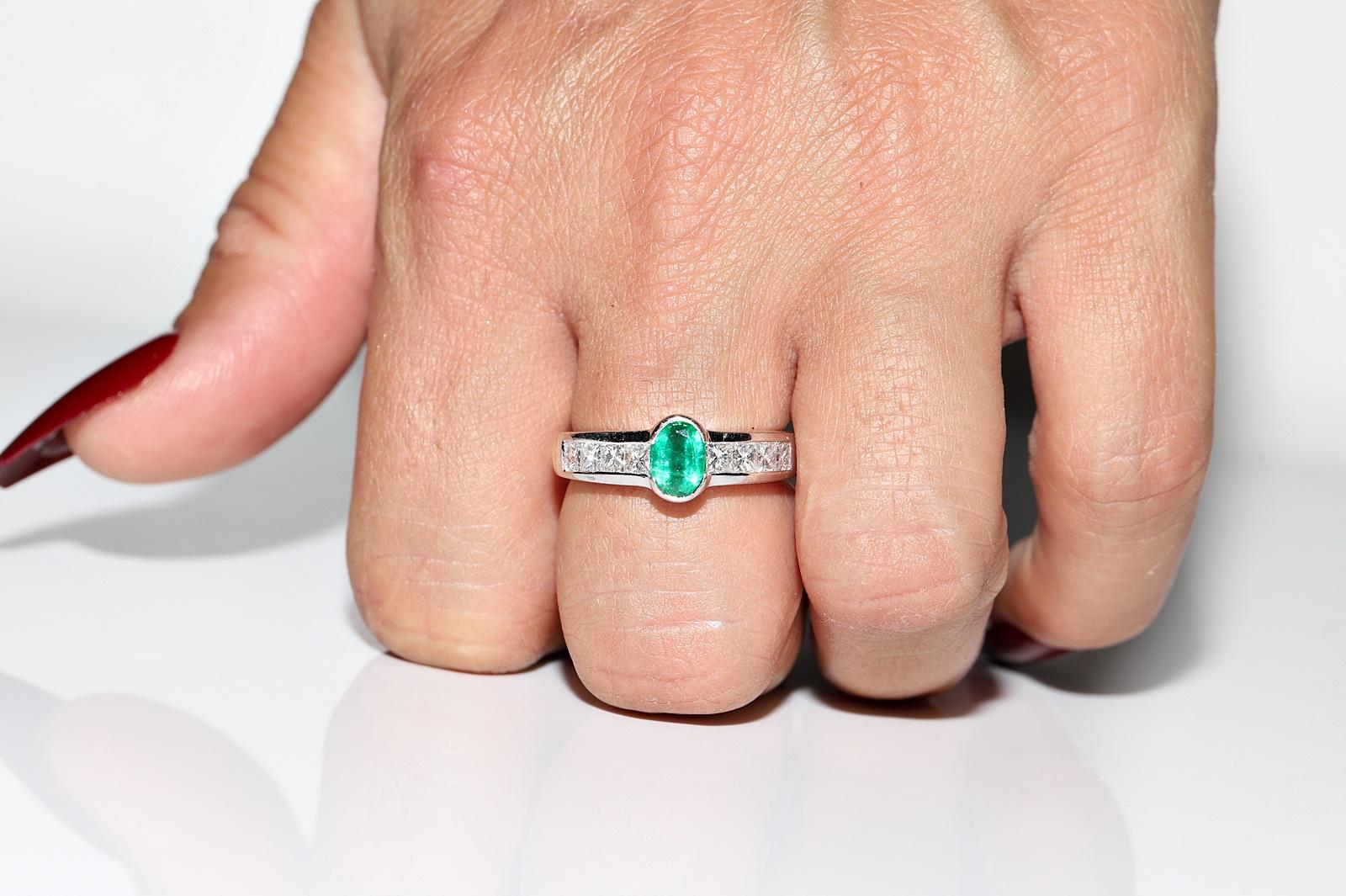 Vintage Circa 1990s 18K Gold Natural Princess Cut Diamond And  Emerald Ring Retro en venta