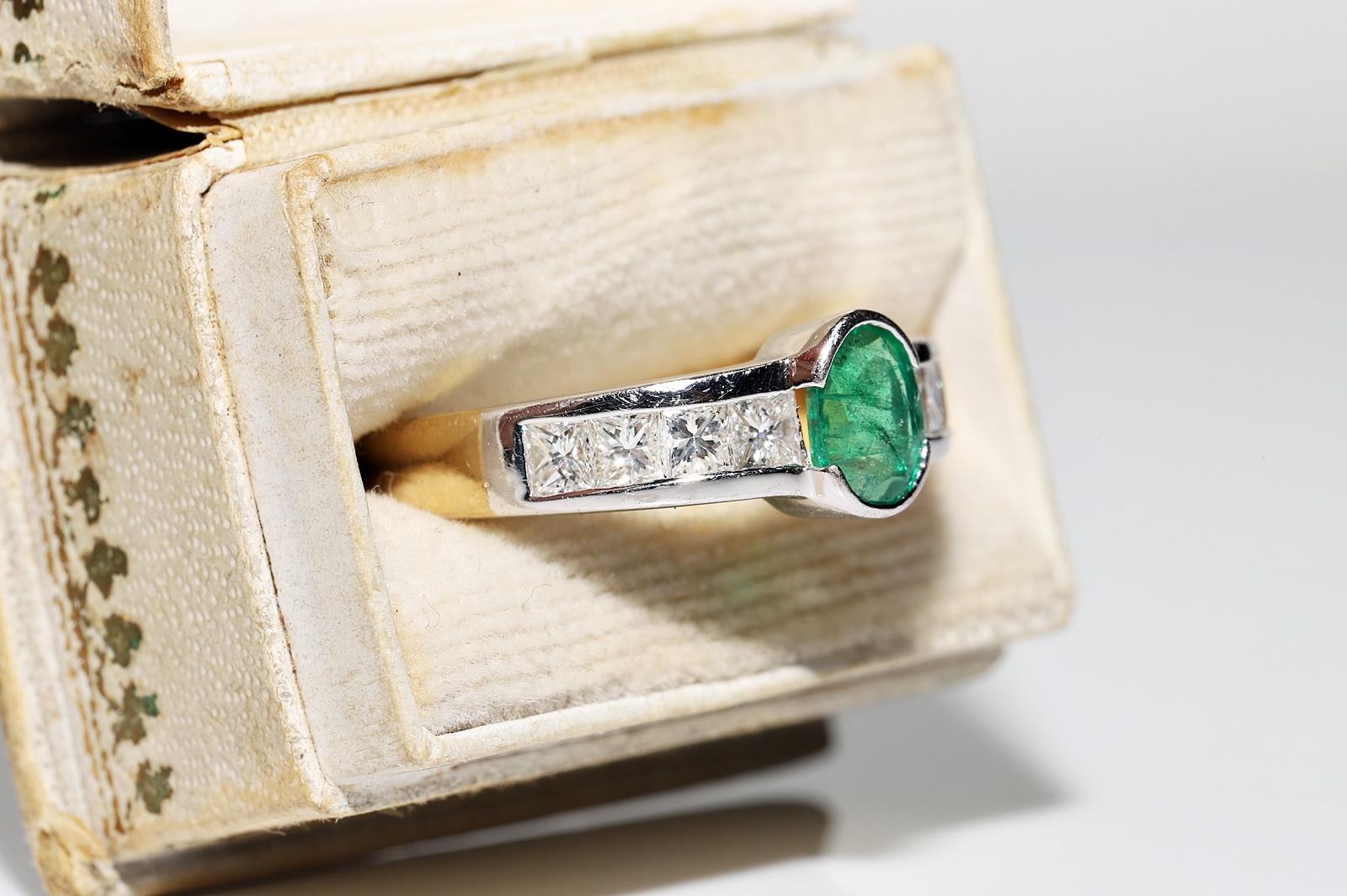 Vintage Circa 1990s 18K Gold Natural Princess Cut Diamond And  Emerald Ring en Bueno estado para la venta en Fatih/İstanbul, 34