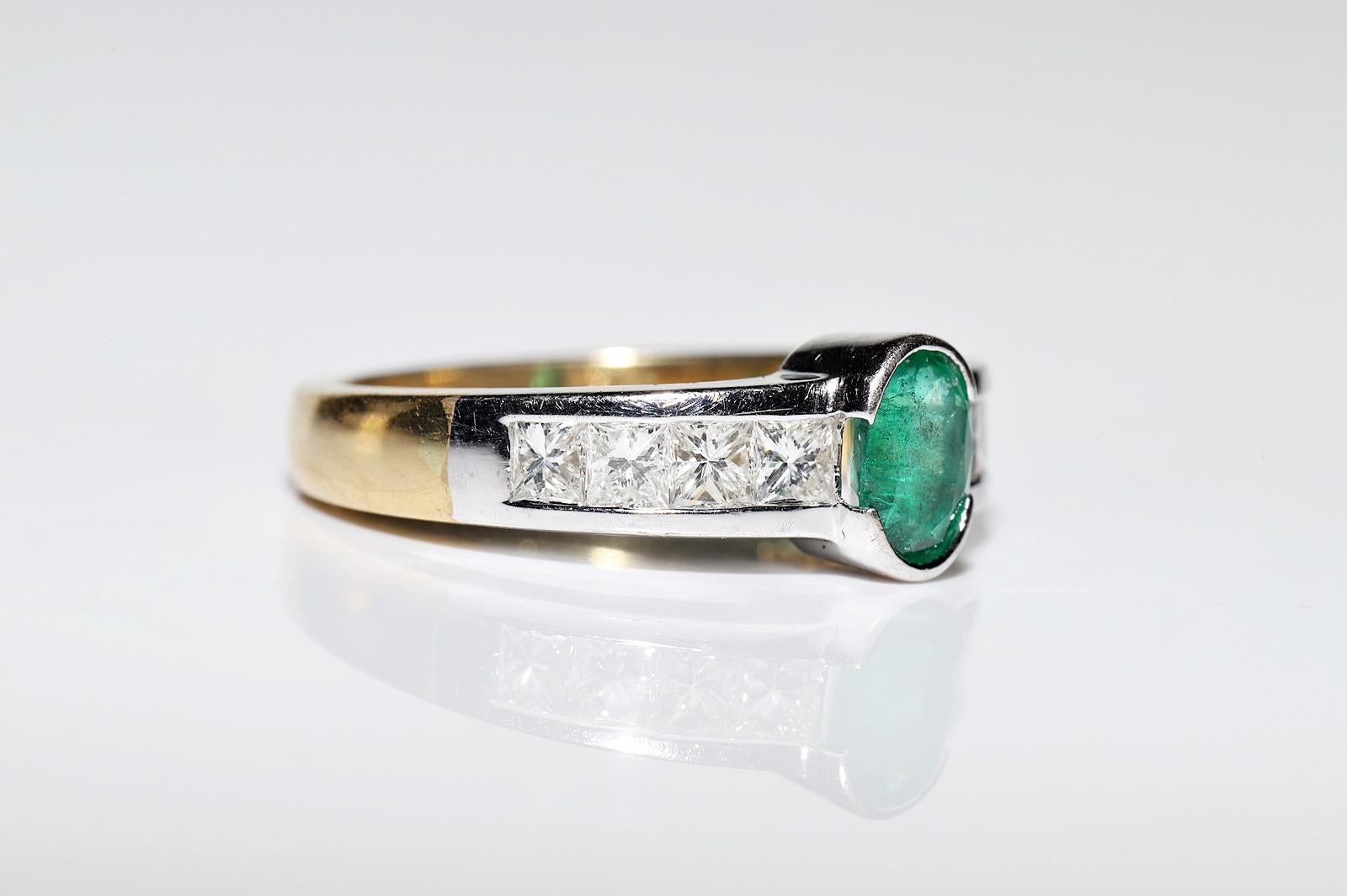 Vintage Circa 1990s 18K Gold Natural Princess Cut Diamond And  Emerald Ring  For Sale 2