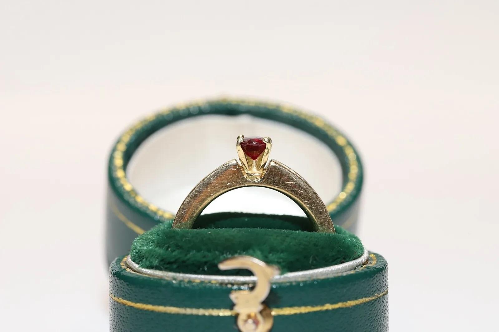 Anello Vintage CIRCA anni '90 in oro 18 carati con diamante naturale taglio principessa e rubino in vendita 5