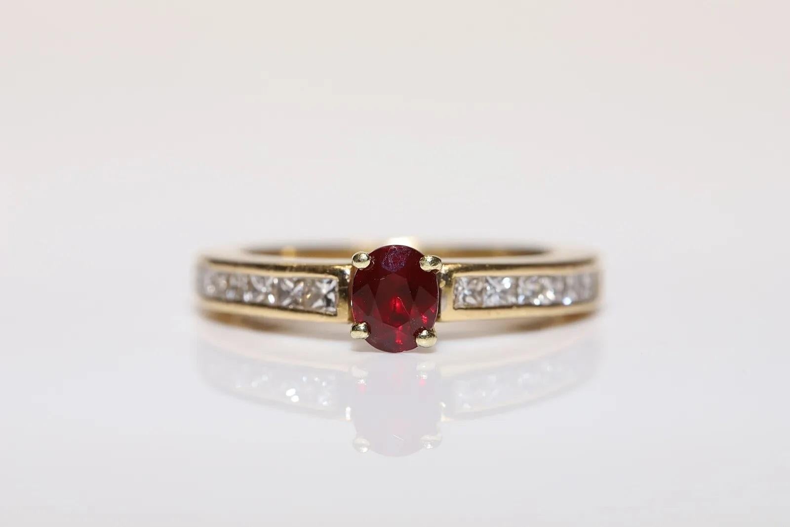 Rétro Anello Vintage CIRCA anni '90 in oro 18 carati con diamante naturale taglio principessa e rubino in vendita