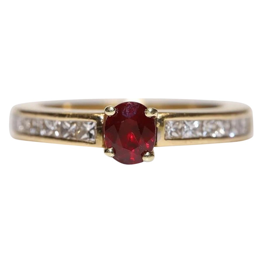 Anello Vintage CIRCA anni '90 in oro 18 carati con diamante naturale taglio principessa e rubino in vendita