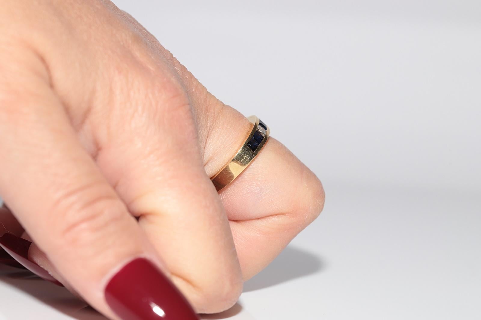 Vintage Circa 1990s 18k Gold Natural Princess Cut Diamond And Sapphire Band Ring For Sale 10