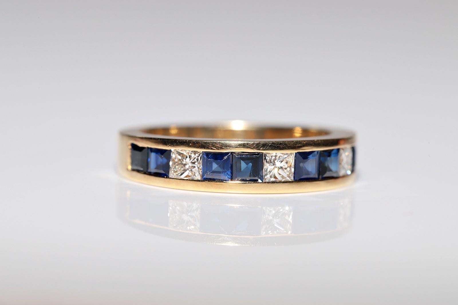 Vintage Circa 1990s 18k Gold Natural Princess Cut Diamond And Sapphire Band Ring In Good Condition For Sale In Fatih/İstanbul, 34