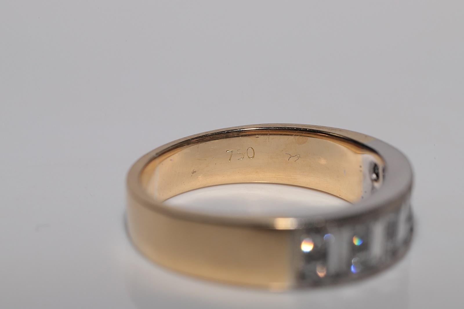 Anello a fascia con diamante naturale taglio principessa in oro 18 carati, vintage CIRCA gli anni '90 in vendita 4